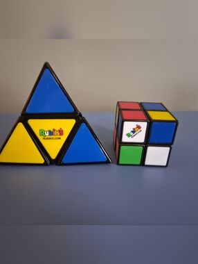 Set of Rubiks Cube & Triangle Pyramid